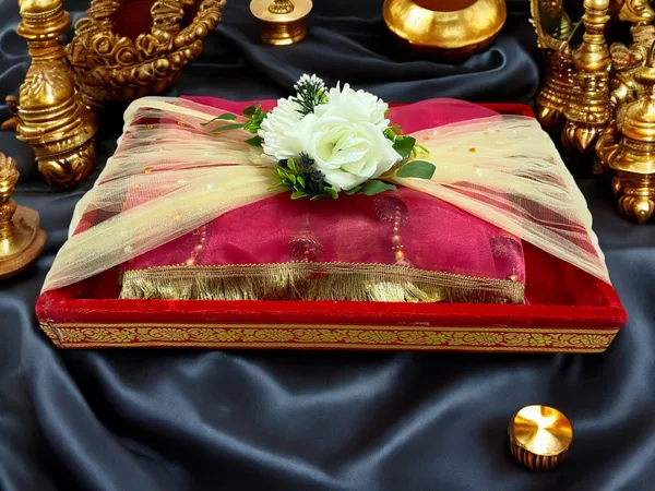 Premium_Red_Velvet_Packing_Tray_with_Floral_Velcro_Belt