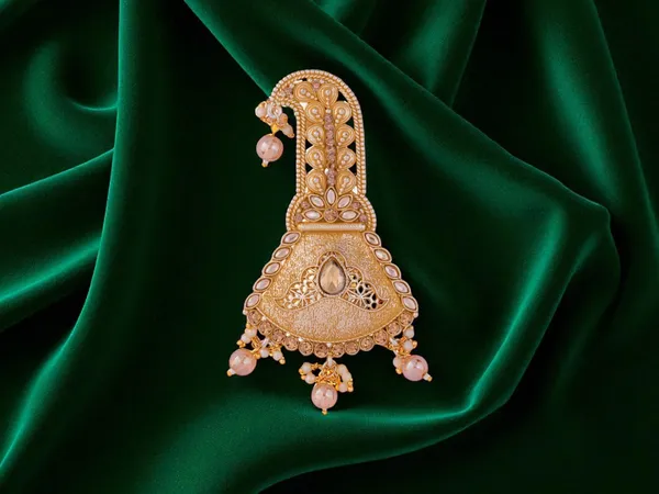 Royal_Groom_Kalgi_With_Stone_Embellishments_&_Pearl_Danglers