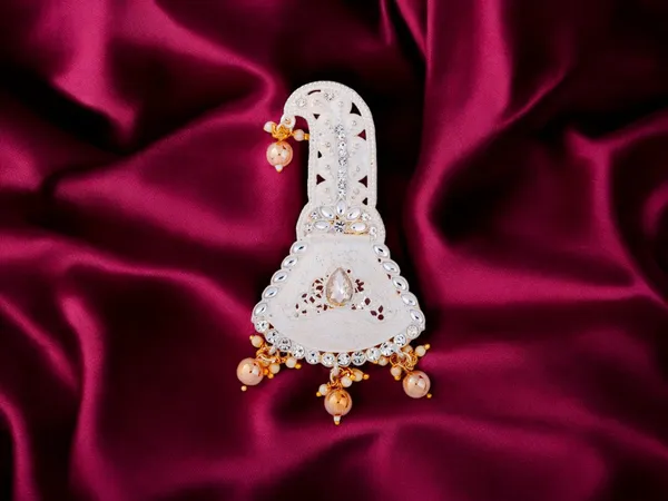 Royal_Groom_Kalgi_With_Stone_Embellishments_&_Pearl_Danglers