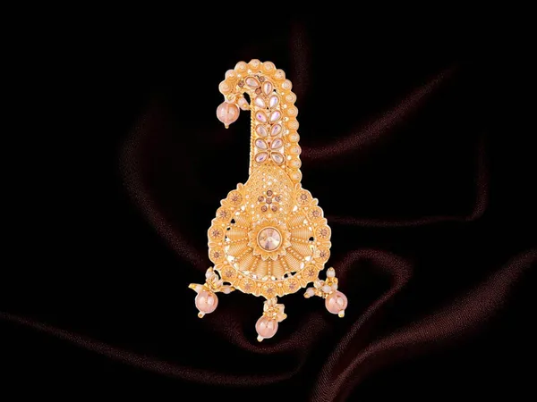 Elegant_Groom_Kalgi_With_Stone_Embellishments
