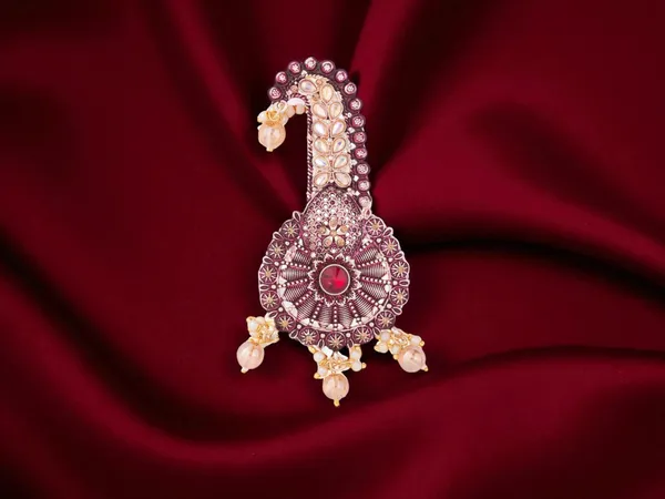 Elegant_Groom_Kalgi_With_Stone_Embellishments