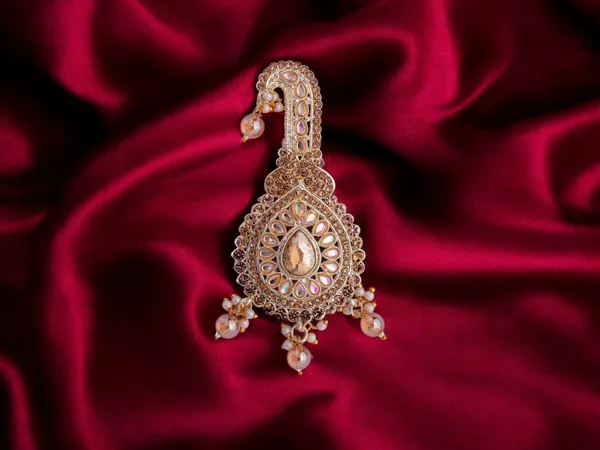 Traditional_Groom_Kalgi_With_Kundan_Work_&_Pearl_Danglers