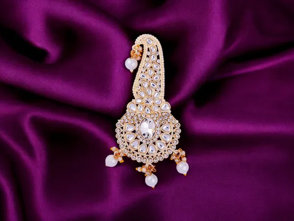 Traditional_Groom_Kalgi_With_Kundan_Work_&_Pearl_Danglers_-_White