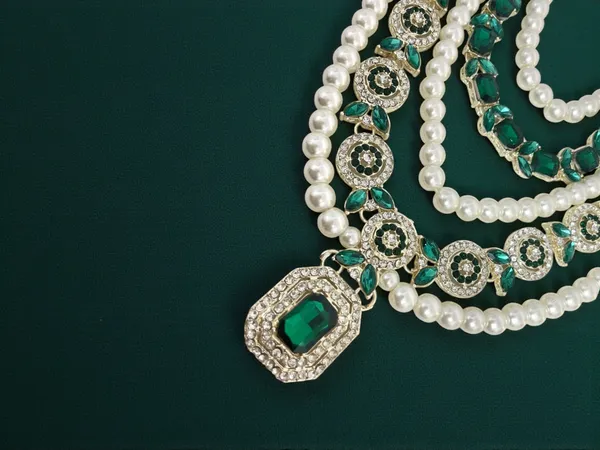 JB_-_Emerald_Groom_Haar_-_Green