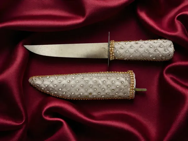 Elegant_Ivory_Embroidered_Kataar