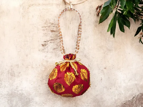 Bail_Round_Potli_Bag_With_Pearl_Beaded_Handle