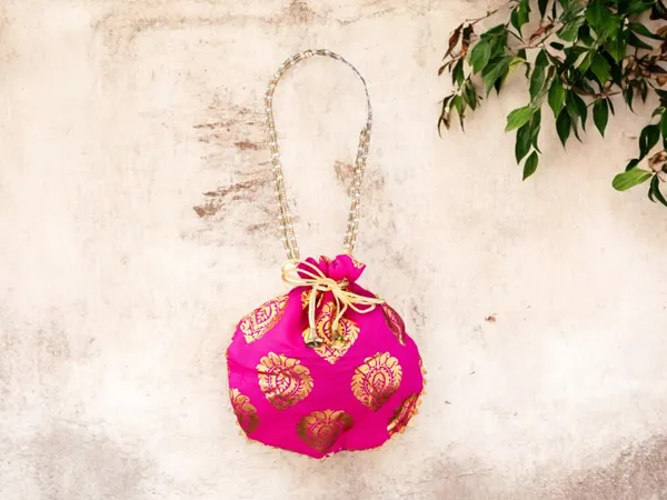 Bail_Round_Potli_Bag_With_Pearl_Beaded_Handle