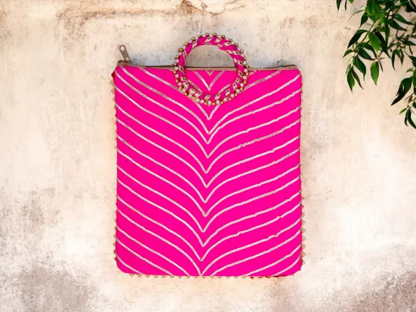 Chevron_Bag_With_Ring_Handle