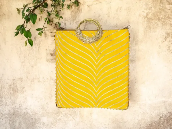 Chevron_Bag_With_Ring_Handle