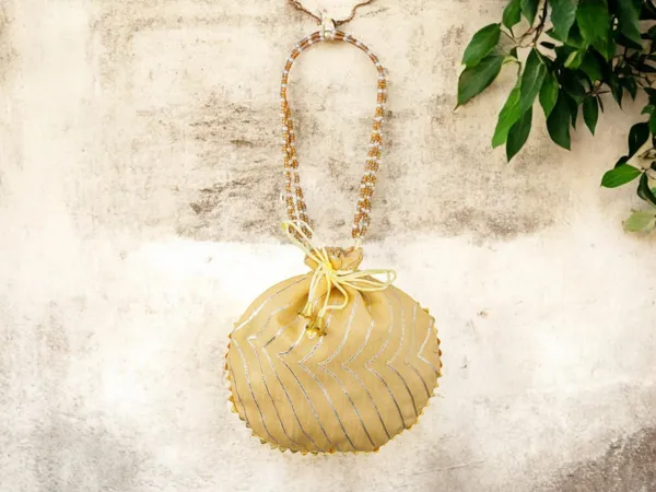 Bandhani_Style_Round_Potli_Bag_With_Golden_Handle