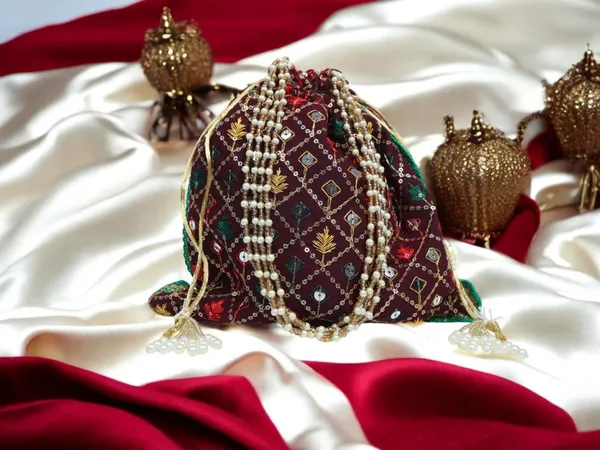 Zardozi_Handcrafted_Potli_-_Maroon