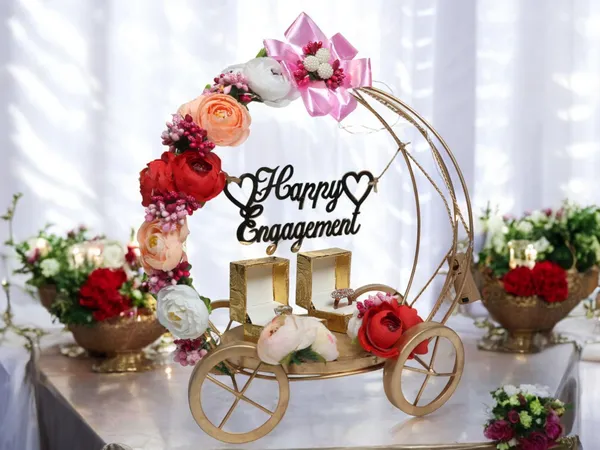 Scarlet_Romance_Engagement_Ring_Platter