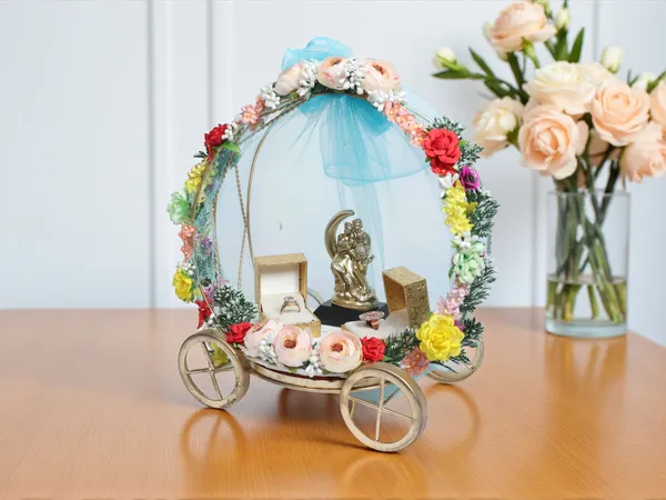 Carriage_Of_Love_Engagement_Ring_Platter