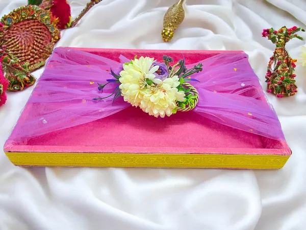Premium_Pink_Velvet_Packing_Tray_with_Floral_Velcro_Belt