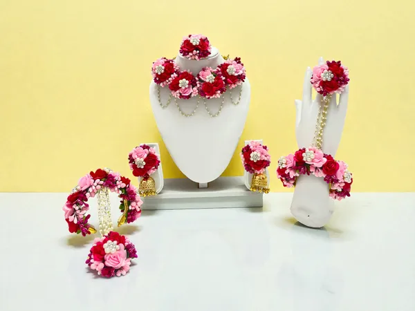 Radiant_Floral_Jewellery_Set