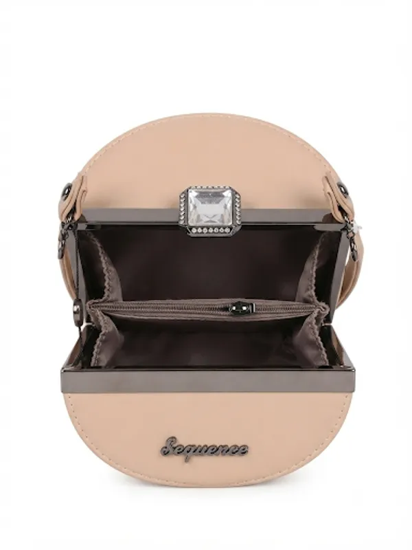 Beige_cylindrical_handbag_for_girls