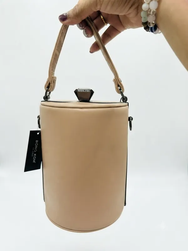 Beige_cylindrical_handbag_for_girls