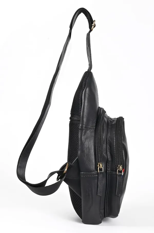 Black_Adjustable_Chest_Bag_For_Men