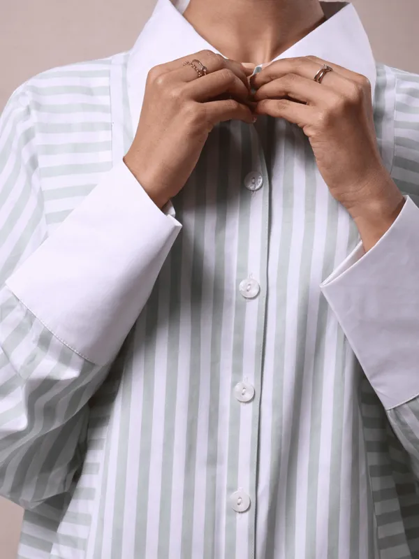 Riyaan_Dress_Light_Green_Vertical_Stripe