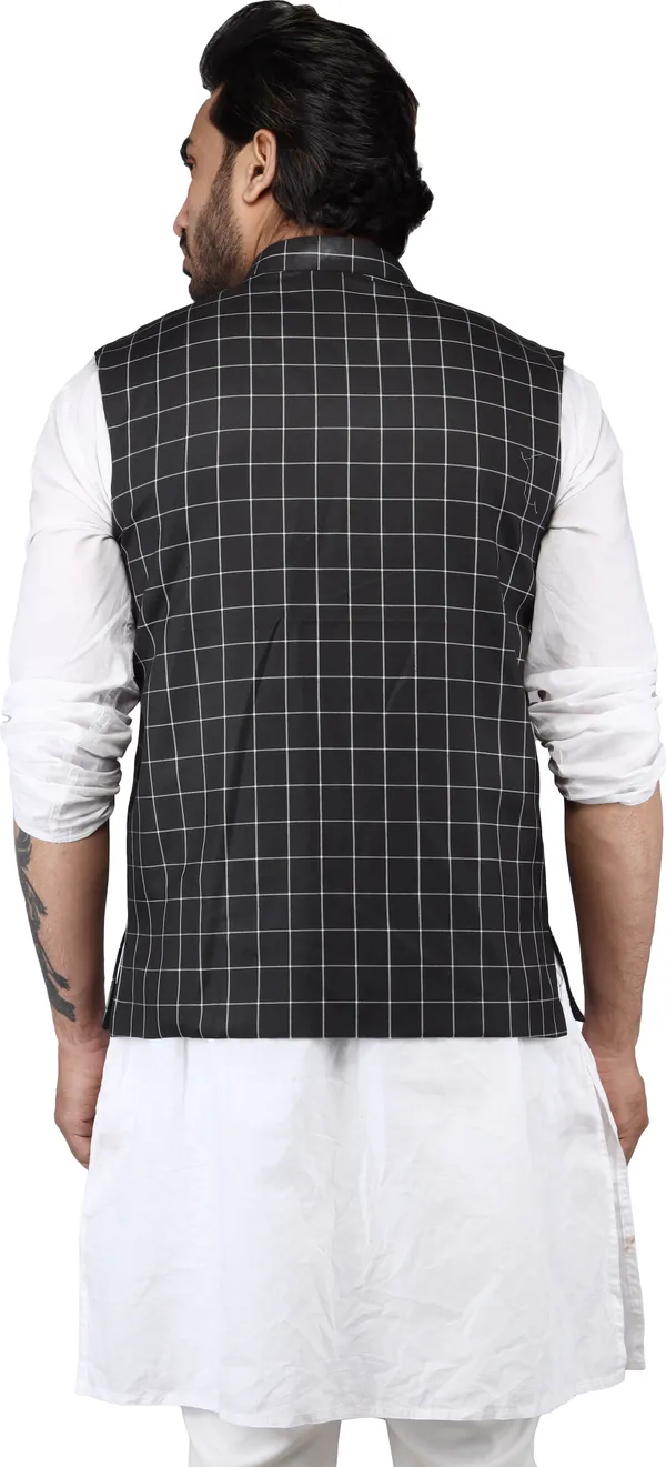 Black_Polycotton_Sleeveless_Solid_Men_Jacket