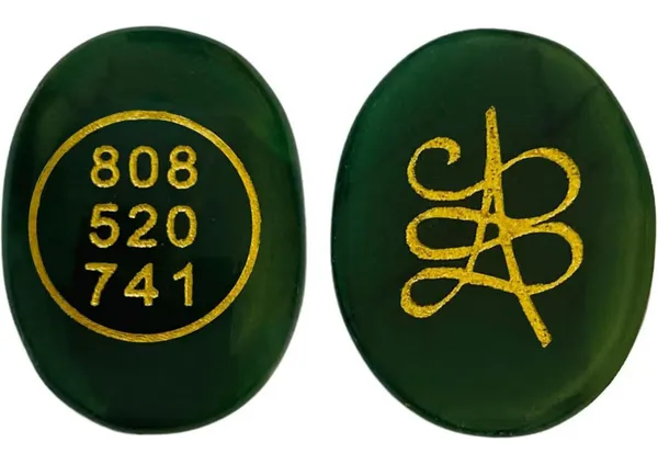 Green_Jade_Crystal_Zibu_Symbol_Coin_For_Wealth,_Money,_Good_Luck,Vastu,_Business_Healing_Stones