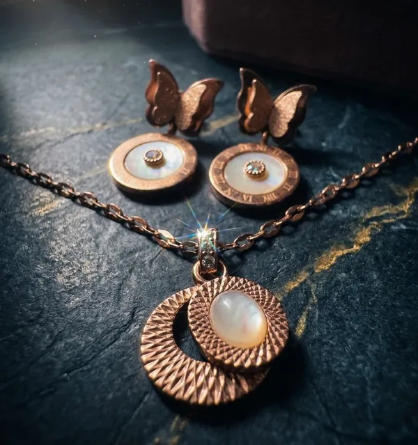 2_Pieces_-_The_Perfect_Match_Collection