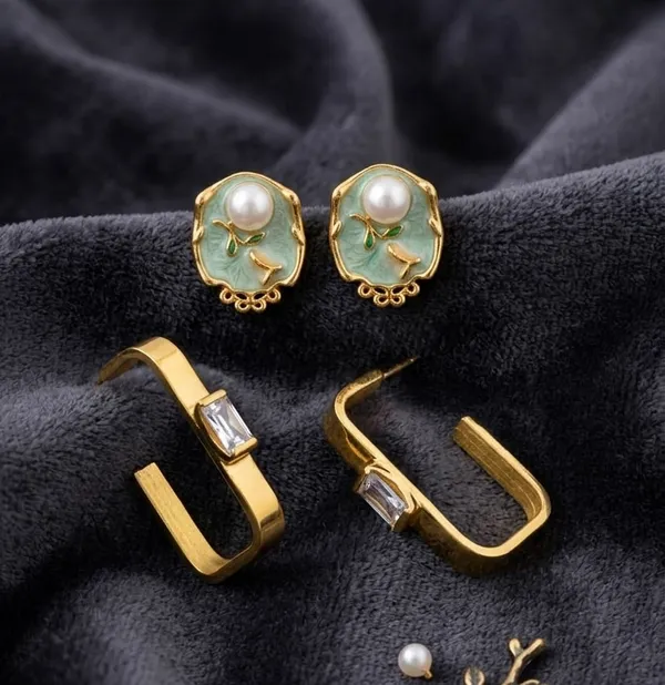 EVERYDAY_2_PAIRS_OF_EARRINGS