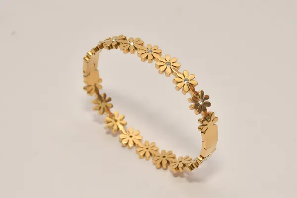 18k_Golden_Premium_Qualtity_Brass_Floral_Bracelet