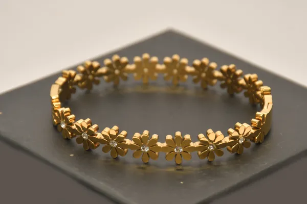 18k_Golden_Premium_Qualtity_Brass_Floral_Bracelet