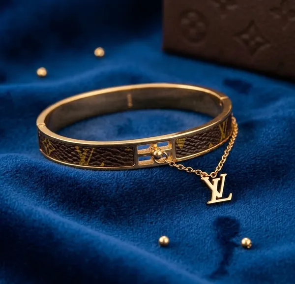 ICONIC_BRACELET_STACK