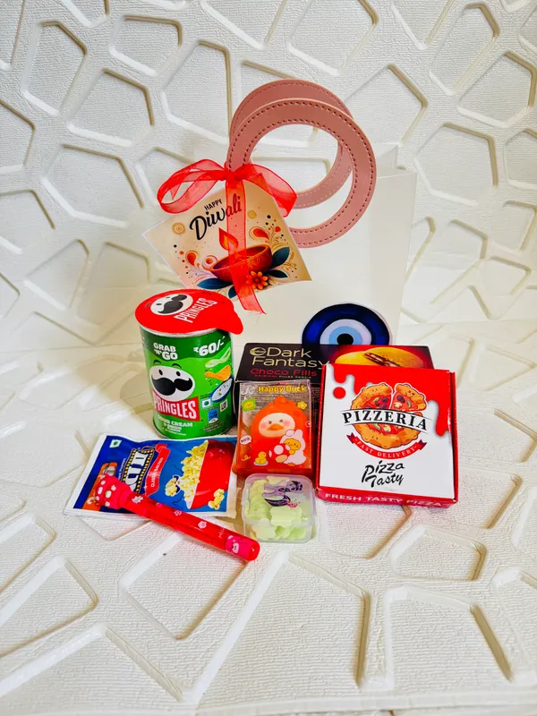 Multicolour_Biscuit,_Choco_&_Stationary_Kids_Diwali_Hamper