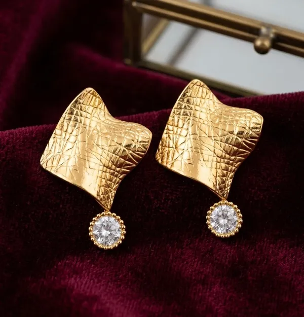 THE_SIGNATURE_COMBO_OF_EARRINGS