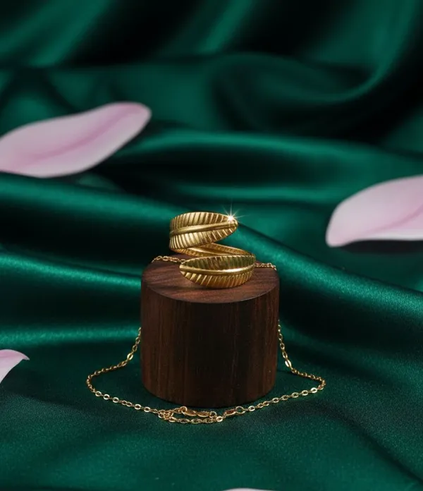 TWISTED_LEAF_RING