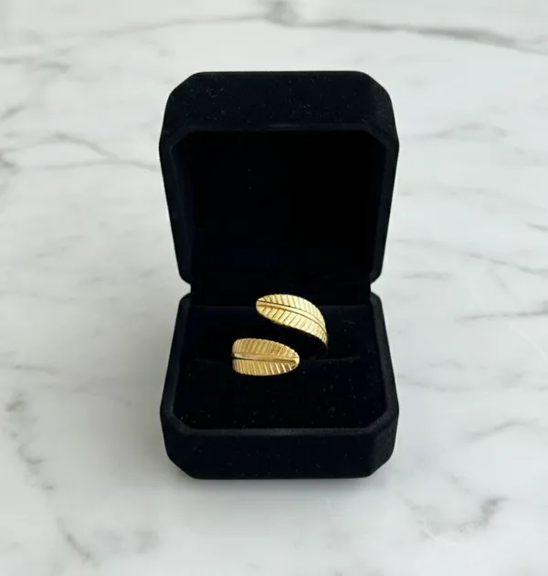 TWISTED_LEAF_RING