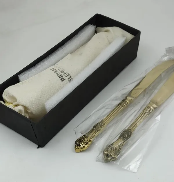 Golden_Brass_Table_Knife_For_Slicing,_Spreading_(Set_Of_2)