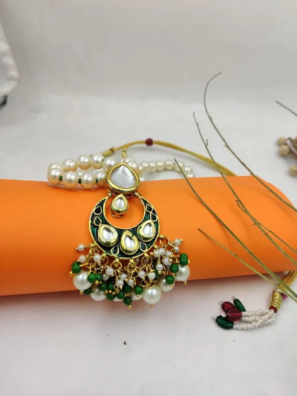 Green_And_White_Beaded_Embellishments_Pearl_Necklace_With_Gold-Plated_Kundan_And_Meena_Pendant