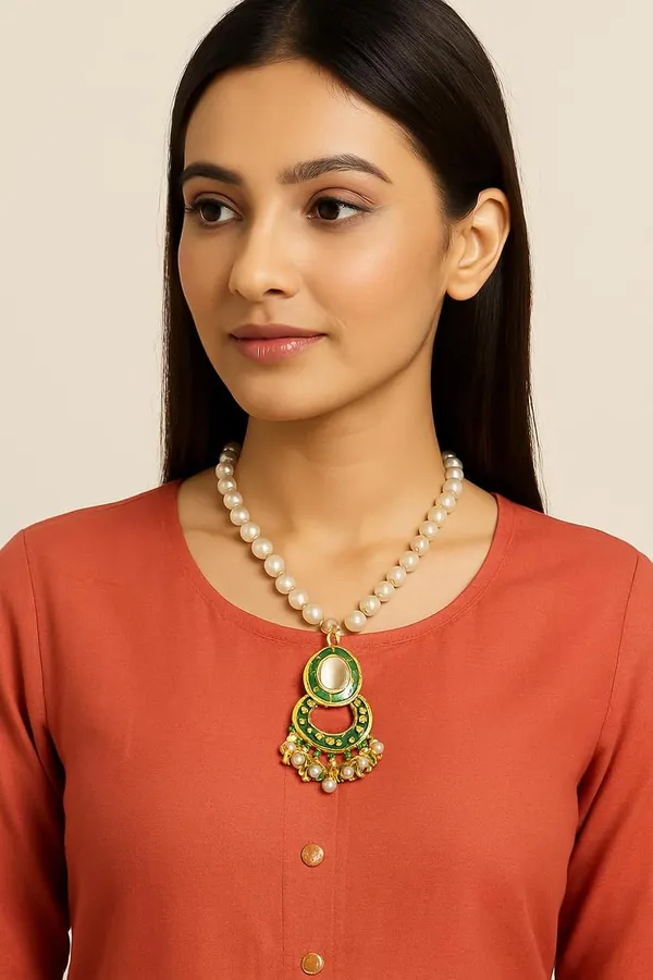 Green_And_White_Beaded_Embellishments_Pearl_Necklace_With_Gold-Plated_Kundan_And_Meena_Pendant
