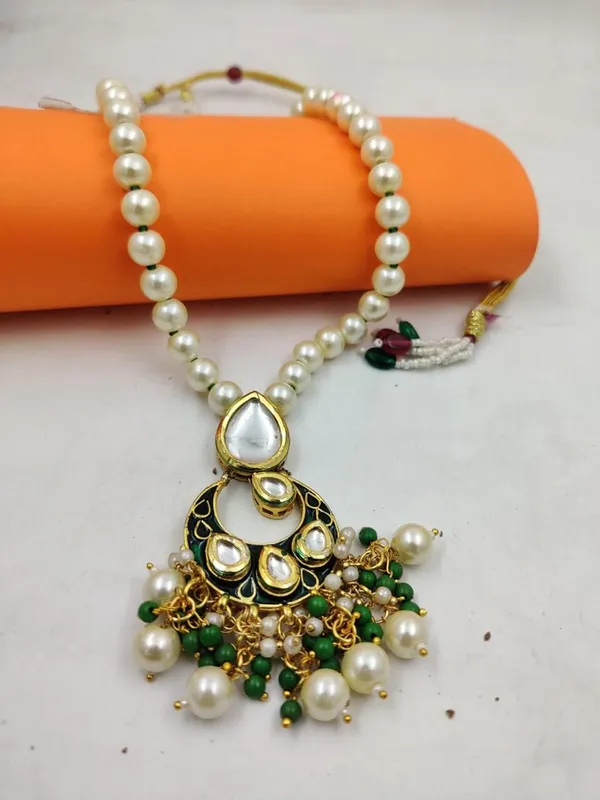 Green_And_White_Beaded_Embellishments_Pearl_Necklace_With_Gold-Plated_Kundan_And_Meena_Pendant