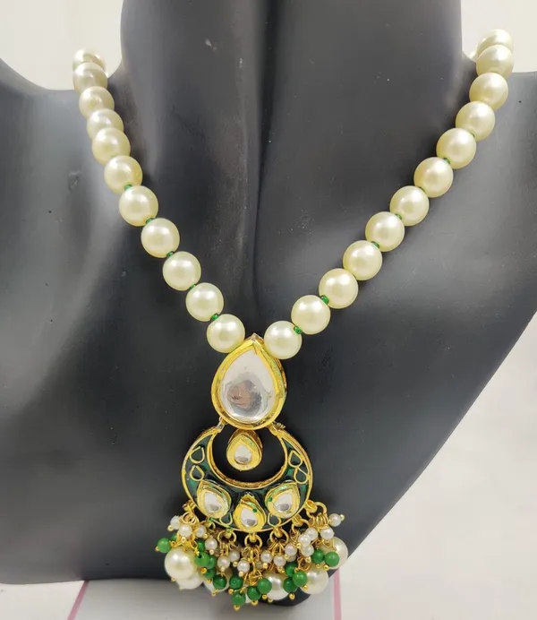 Green_And_White_Beaded_Embellishments_Pearl_Necklace_With_Gold-Plated_Kundan_And_Meena_Pendant
