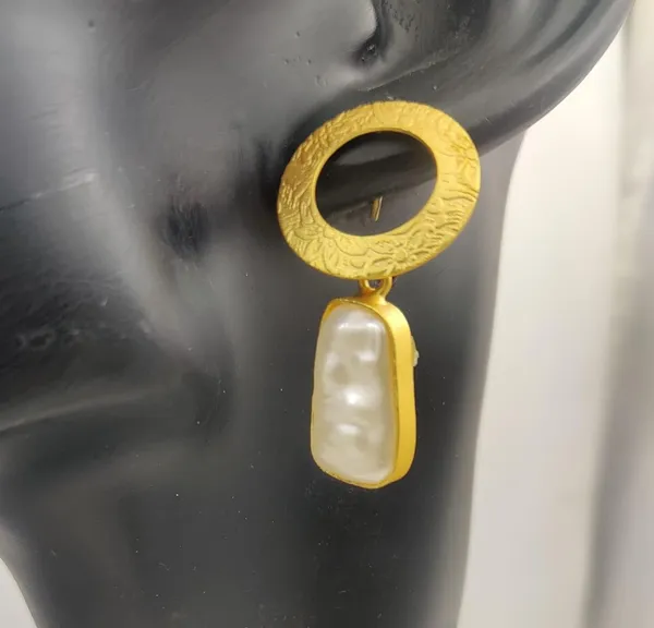 Gold_Handcrafted_Brass_Circle_Drop_Earrings_With_Pearl