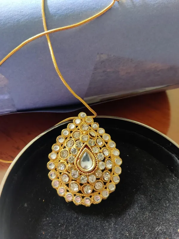 Gold-Toned_Chain_And_Zirconia_Studed_Pendant_Necklace_For_Women