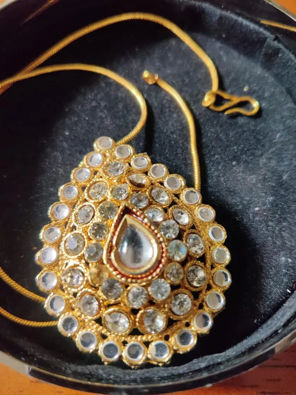 Gold-Toned_Chain_And_Zirconia_Studed_Pendant_Necklace_For_Women