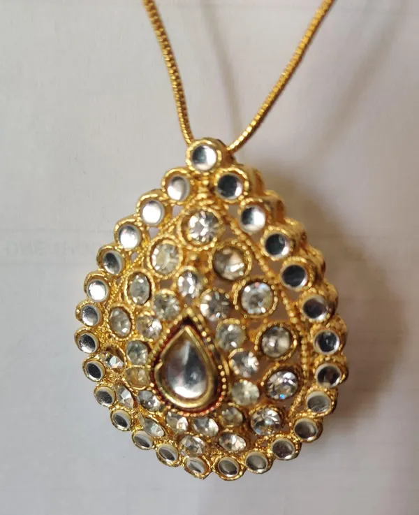 Gold-Toned_Chain_And_Zirconia_Studed_Pendant_Necklace_For_Women