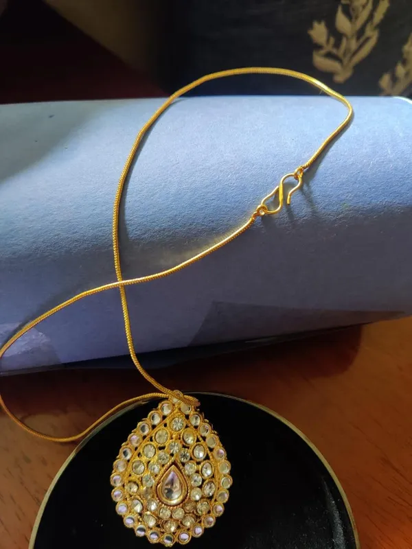 Gold-Toned_Chain_And_Zirconia_Studed_Pendant_Necklace_For_Women