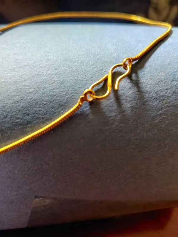 Gold-Toned_Chain_And_Zirconia_Studed_Pendant_Necklace_For_Women
