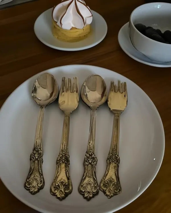 Golden_Pure_Brass_Fork_And_Spoon_Set_|_2_Forks_And_2_Spoons