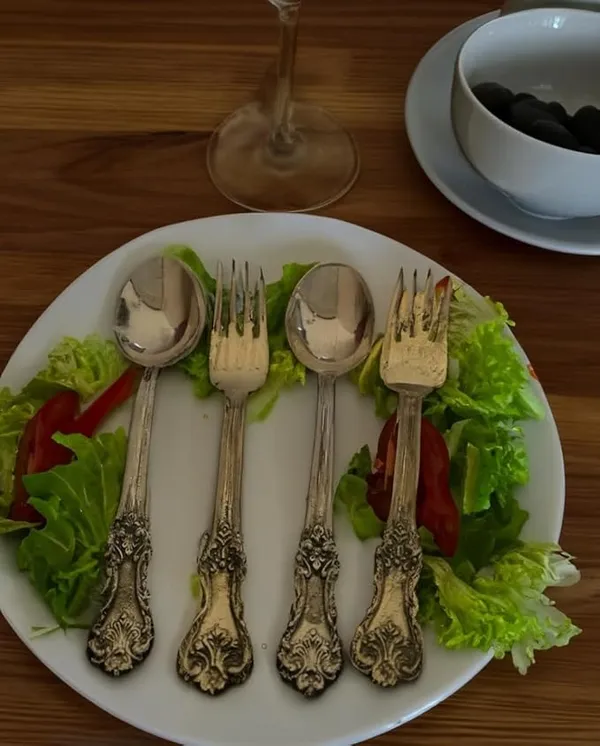 Golden_Pure_Brass_Fork_And_Spoon_Set_|_2_Forks_And_2_Spoons