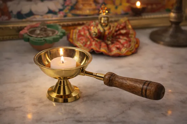 Golden_Brass_Pooja_Aarti_Diya,_Camphor_Burner,_Jhuna_Dani_Dhoobakkal_Arthi_Holder