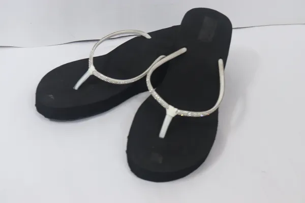 Golden_Rubber_Flip_Flop_For_Women