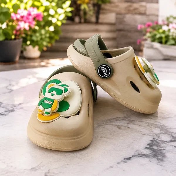 Kids_Lightweight_EVA_Clogs_|_Cute_Frog_Cartoon_Charm_Slip-On_Garden_Clogs_with_Adjustable_Back_Strap_for_Boys_&_Girls